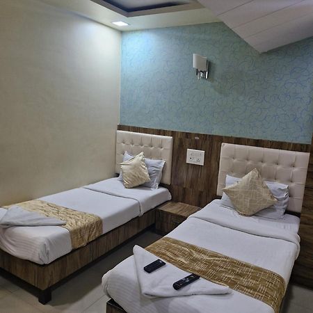 Hotel Crystal Park Near Nesco Exhibition Center Bombay Exterior foto