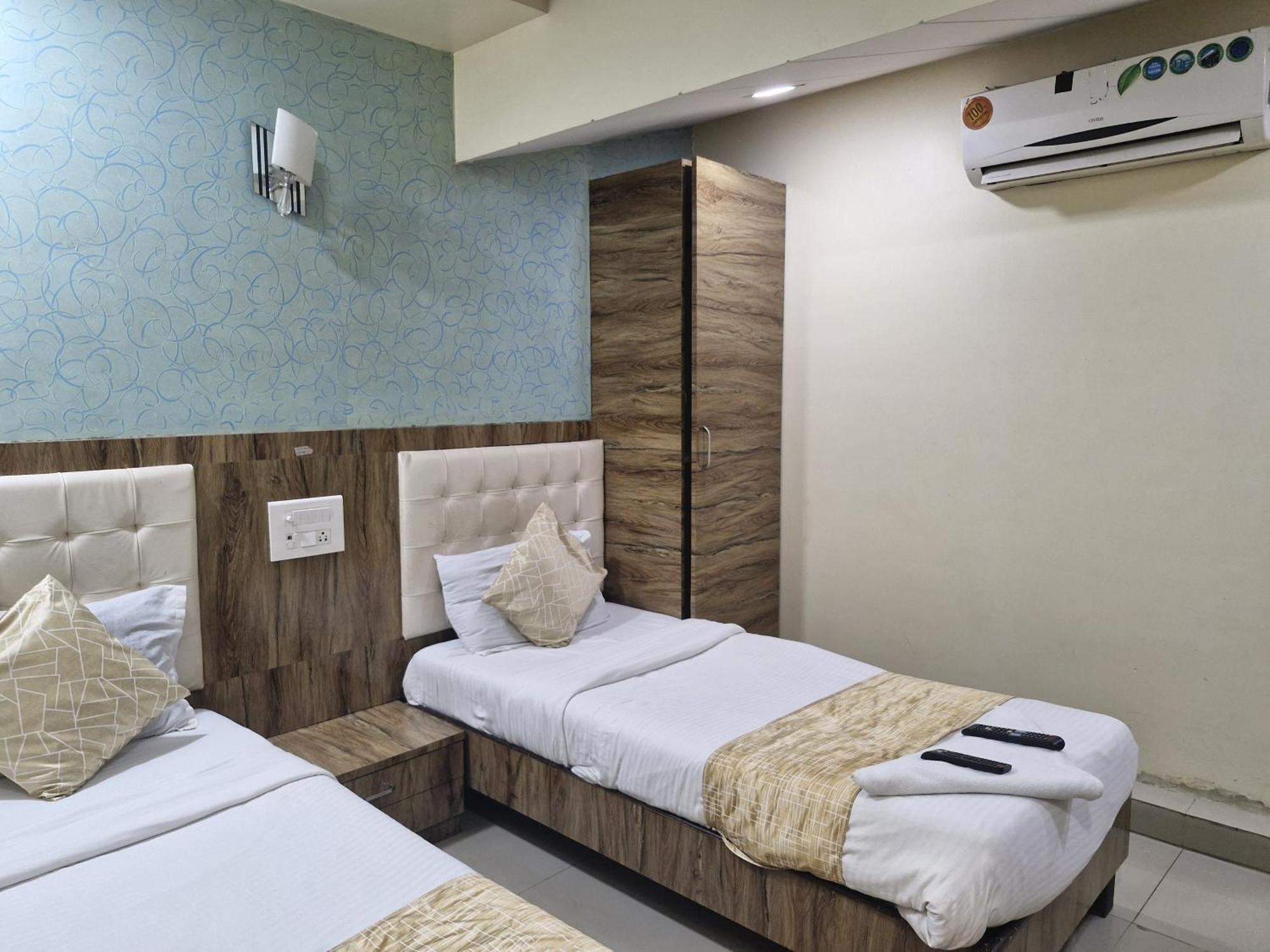 Hotel Crystal Park Near Nesco Exhibition Center Bombay Exterior foto