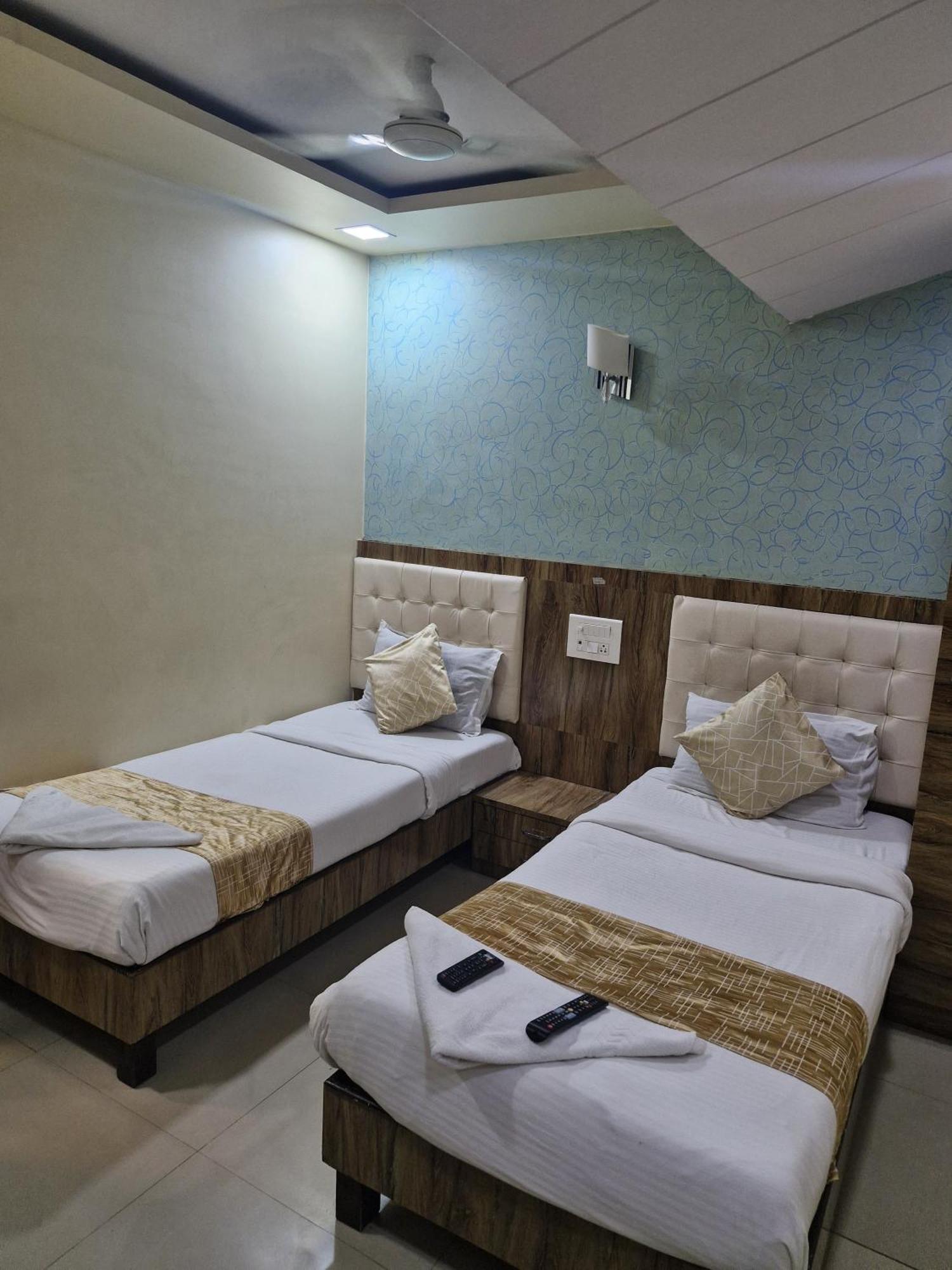 Hotel Crystal Park Near Nesco Exhibition Center Bombay Exterior foto
